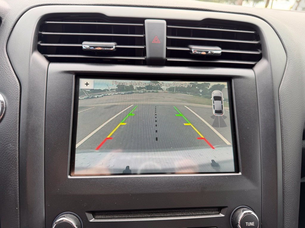 Used 2018 Ford Fusion SE w/ Equipment Group 201A FWD image 16