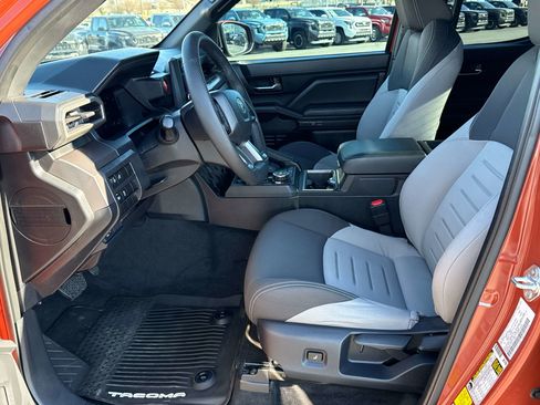 Used 2025 Toyota Tacoma TRD Off-Road image 14