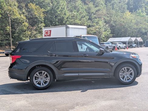 Used 2023 Ford Explorer XLT w/ Equipment Group 202A AWD/4WD image 10