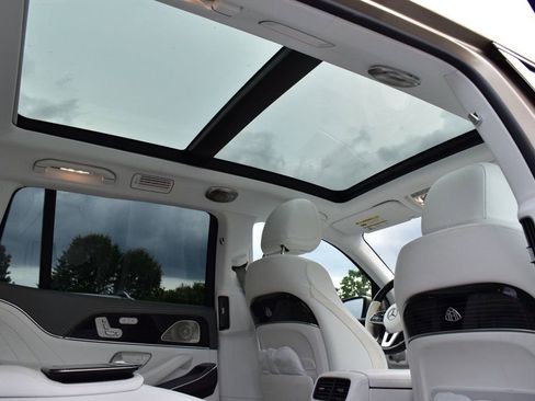 Used 2023 Mercedes-Benz Maybach GLS 600 4MATIC image 26