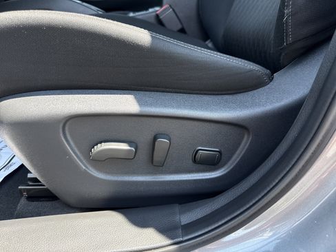 Used 2018 Nissan Rogue SV AWD/4WD image 19