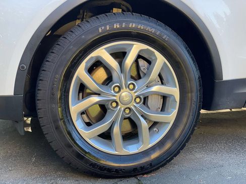 Used 2020 Land Rover Discovery SE image 52