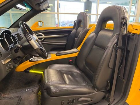 Used 2004 Chevrolet SSR w/ Preferred Equipment Group image 21