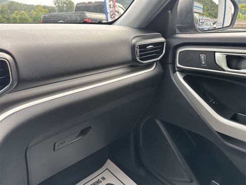 Used 2022 Ford Explorer XLT w/ Equipment Group 202A image 26