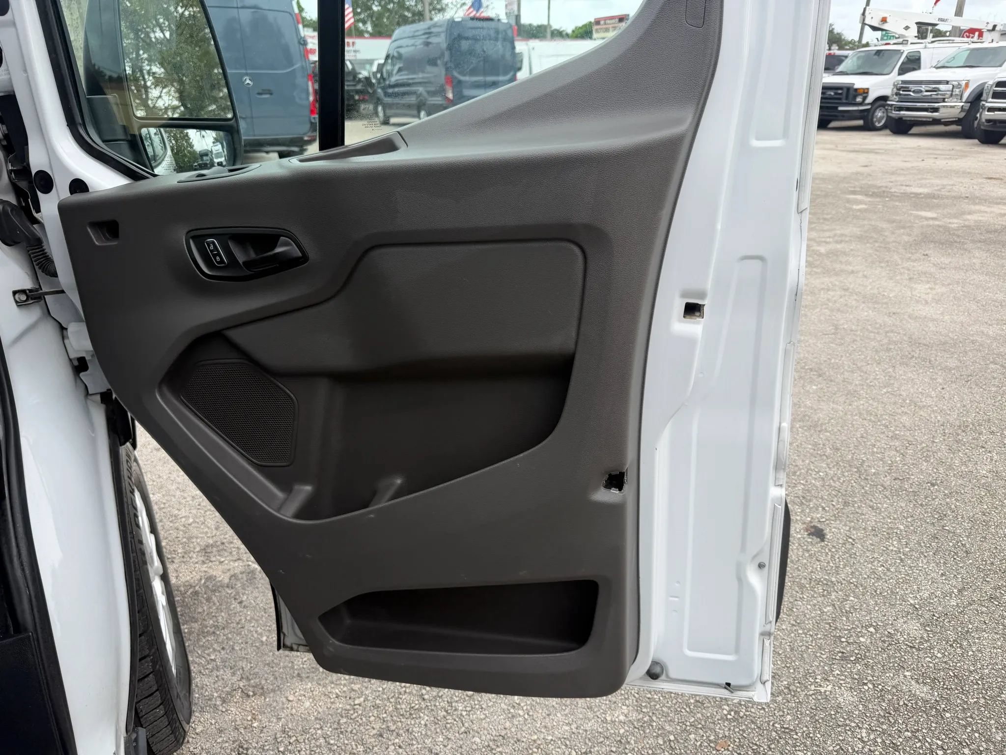 Used 2024 Ford Transit 350 XLT RWD image 17
