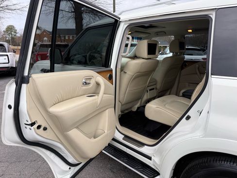 Used 2014 INFINITI QX80 4WD w/ Theater Package image 4