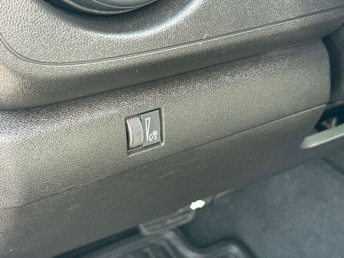 Used 2024 Chevrolet Colorado W/T image 25