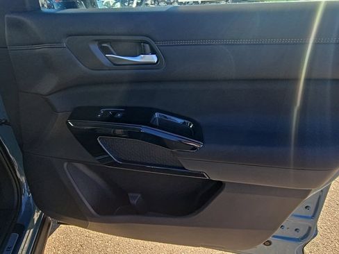 New 2026 Nissan Pathfinder Platinum image 26