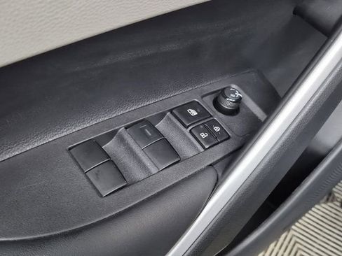 Used 2024 Toyota Corolla Cross L image 18