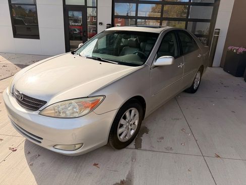 Used 2004 Toyota Camry LE image 3