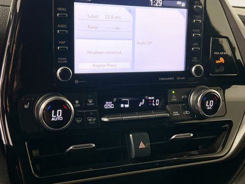 Used 2022 Toyota Highlander XLE image 27