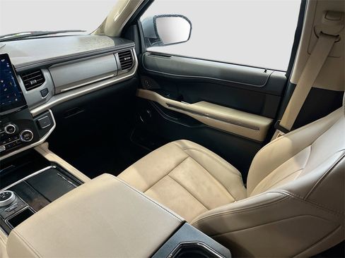 Used 2024 Ford Expedition XLT image 23