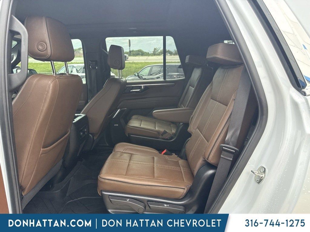 Used 2026 Chevrolet Tahoe High Country AWD/4WD image 9