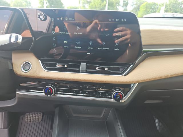 Used 2025 Chevrolet Equinox ACTIV w/ Safety and Technology Package FWD image 19