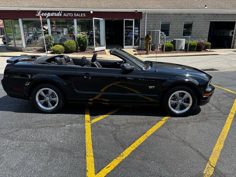 Used 2005 Ford Mustang GT RWD image 8