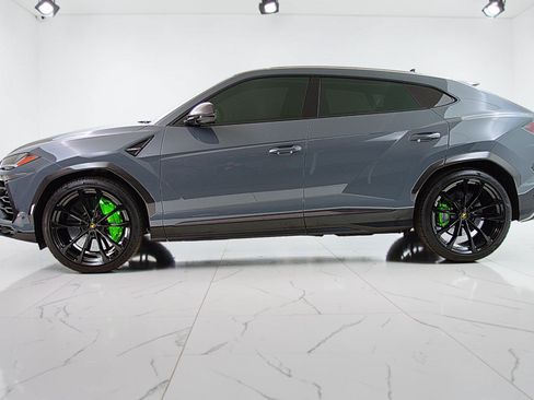 Used 2022 Lamborghini Urus AWD/4WD image 3