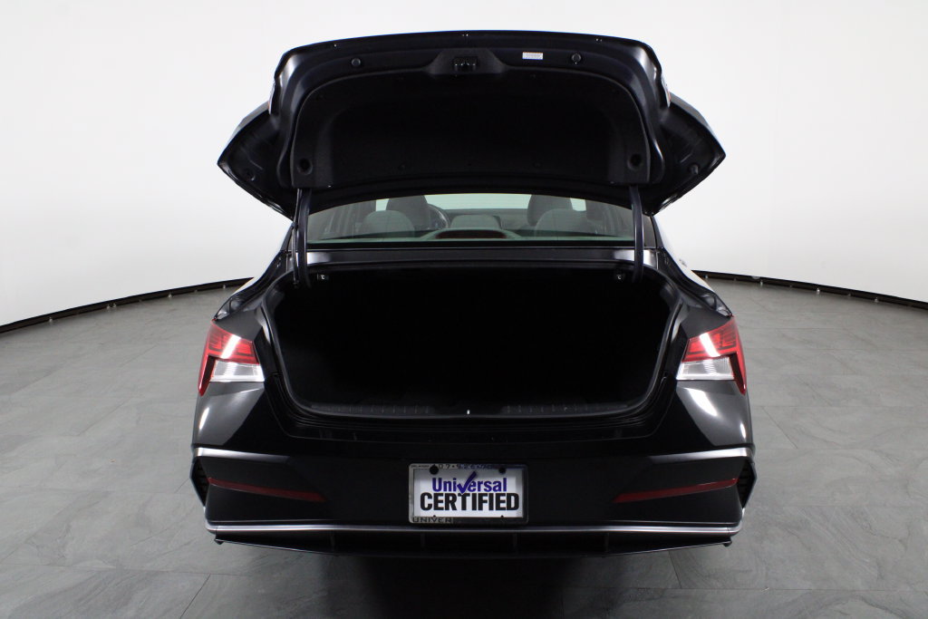 Certified 2025 Hyundai Elantra SEL FWD image 17