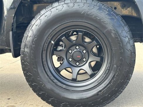 Used 2018 Nissan Frontier SV image 9