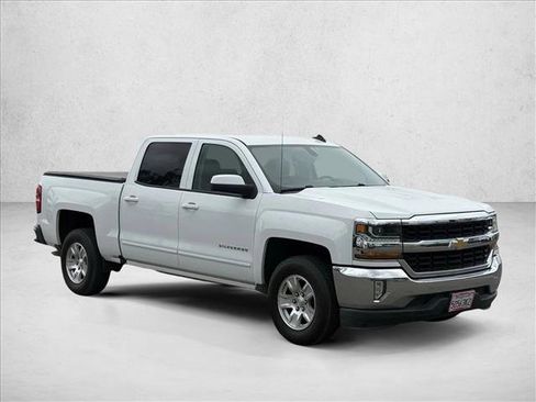 Used 2018 Chevrolet Silverado 1500 LT w/ LT Eassist Package RWD image 3