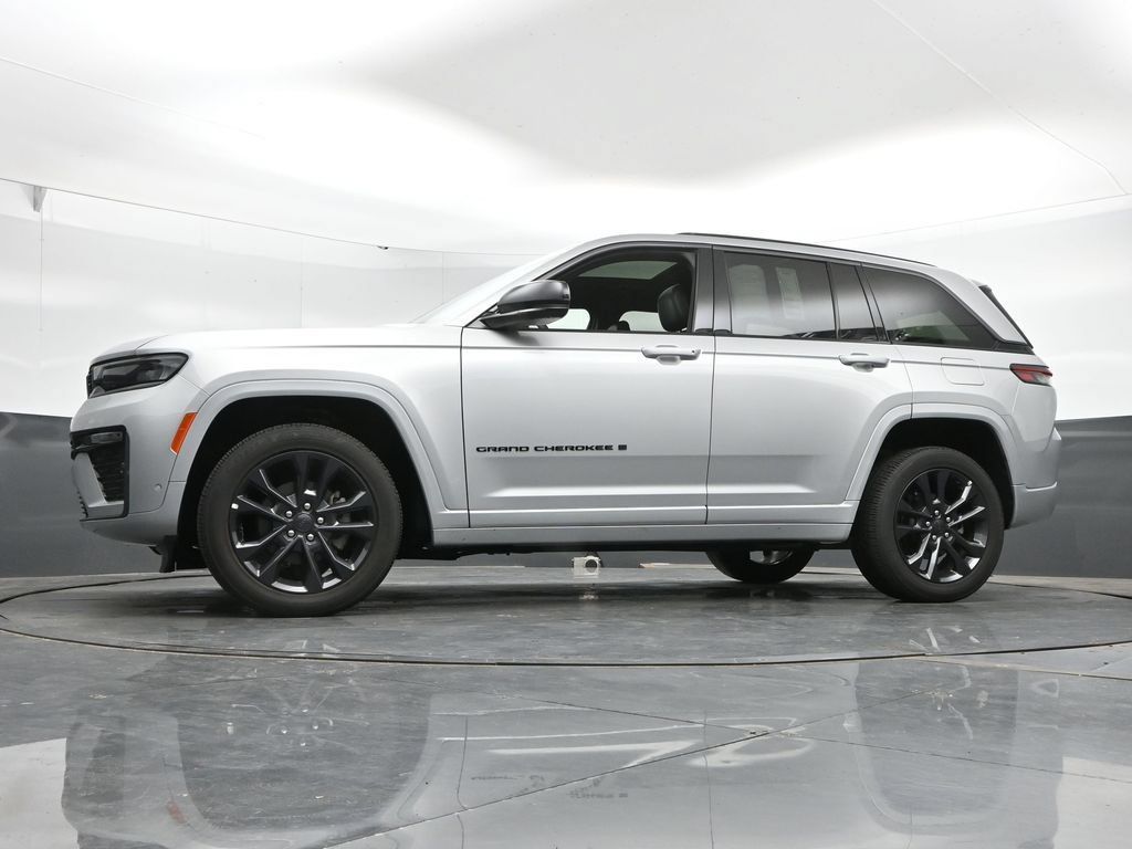 Used 2026 Jeep Grand Cherokee Limited AWD/4WD image 46