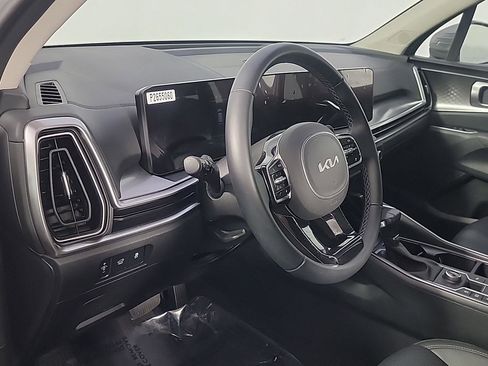 Used 2025 Kia Sorento EX w/ Panoramic Sunroof Package AWD/4WD image 15