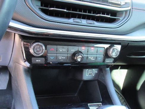 Used 2022 Jeep Compass Trailhawk w/ Trailhawk Convenience Group image 23