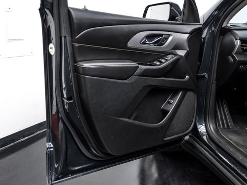 Used 2019 Chevrolet Traverse LT image 43