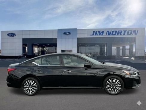 Used 2025 Nissan Altima 2.5 SV FWD image 3