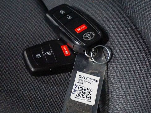 Certified 2025 Toyota Corolla Cross LE FWD image 30