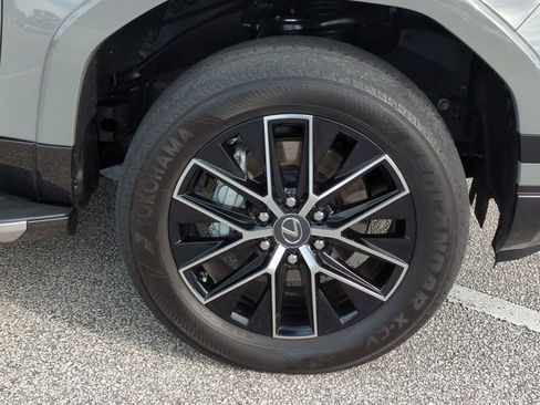 Used 2024 Lexus GX 550 w/ Cold Area Package AWD/4WD image 11
