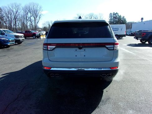 Used 2025 Lincoln Aviator Reserve w/ Equipment Group 201A AWD/4WD image 4