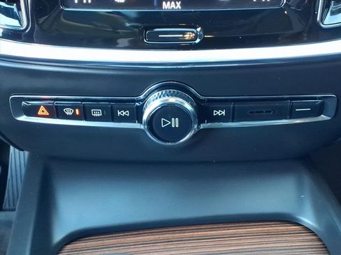 Used 2022 Volvo S60 B5 Momentum w/ Premium Package image 8