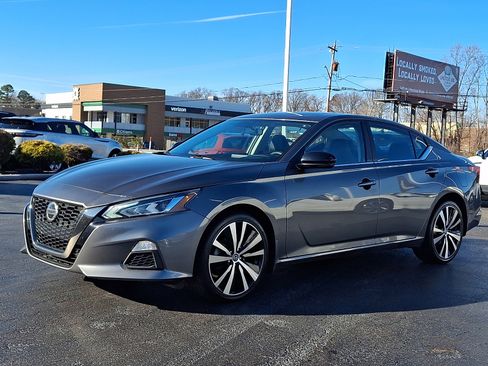 Used 2019 Nissan Altima 2.5 SR w/ SR Premium Package image 3