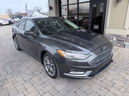 Used 2017 Ford Fusion SE w/ Equipment Group 201A image 12