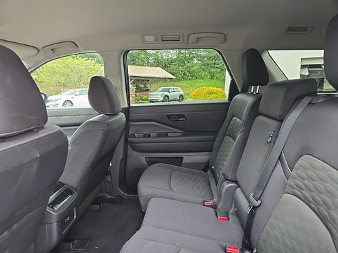 Used 2024 Nissan Pathfinder SV AWD/4WD image 32
