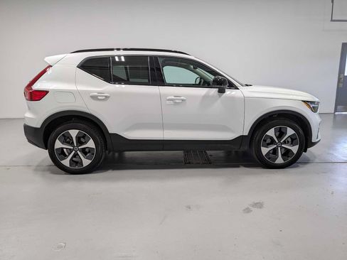 Used 2025 Volvo XC40 B5 Plus w/ Protection Package Premier AWD/4WD image 7