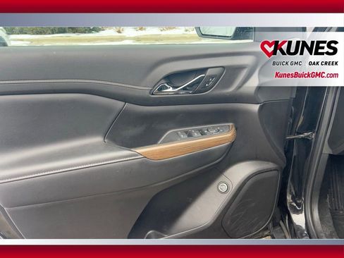 Used 2023 GMC Acadia SLE w/ Driver Convenience Package image 15