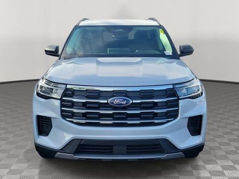 Used 2025 Ford Explorer Active AWD/4WD image 2