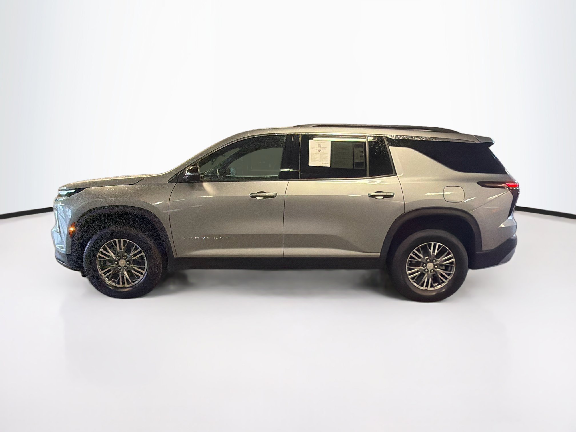 Used 2025 Chevrolet Traverse LT AWD/4WD image 4