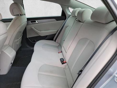 Used 2017 Hyundai Sonata SE FWD image 14