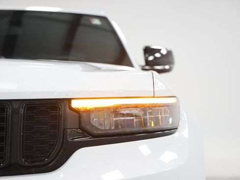 Used 2023 Jeep Grand Cherokee L Laredo AWD/4WD image 3