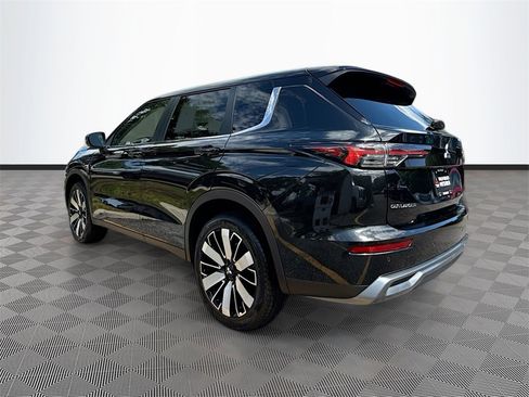 New 2025 Mitsubishi Outlander SE image 7