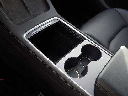 Used 2023 Tesla Model Y Long Range image 12