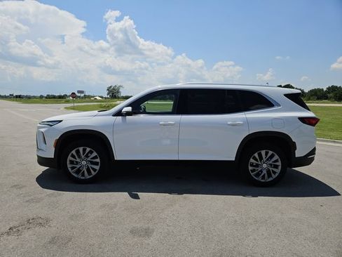Used 2025 Buick Enclave Preferred FWD image 4