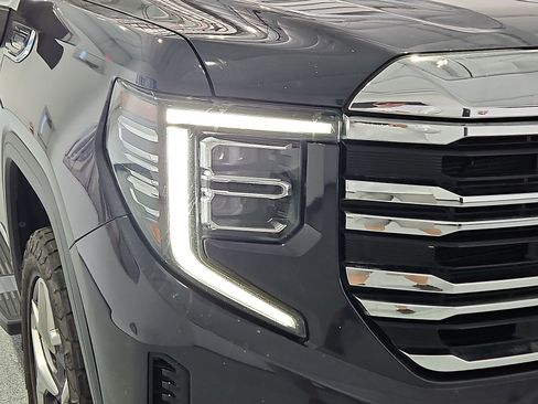 Used 2023 GMC Sierra 1500 SLT AWD/4WD image 10