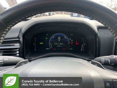 Used 2025 Toyota Camry SE image 9