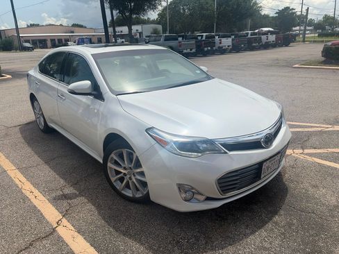 Used 2014 Toyota Avalon Limited w/ Technology Package FWD image 1