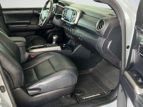 Used 2020 Toyota Tacoma Limited AWD/4WD image 24