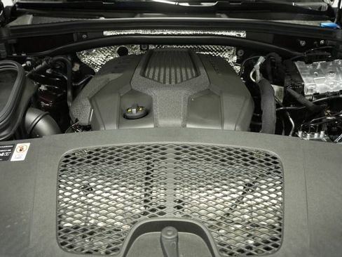 New 2026 Porsche Macan image 28