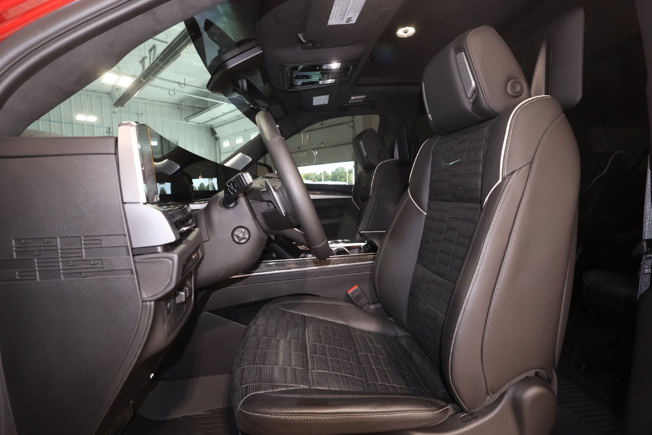 Certified 2026 Cadillac Escalade ESV V w/ LPO, ONYX Package AWD/4WD image 25